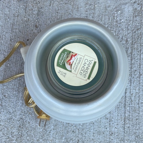 Yankee Candle Scenterpiece Wax Warmer with Timer Grey Ribbed Plug In - Picture 2 of 5
